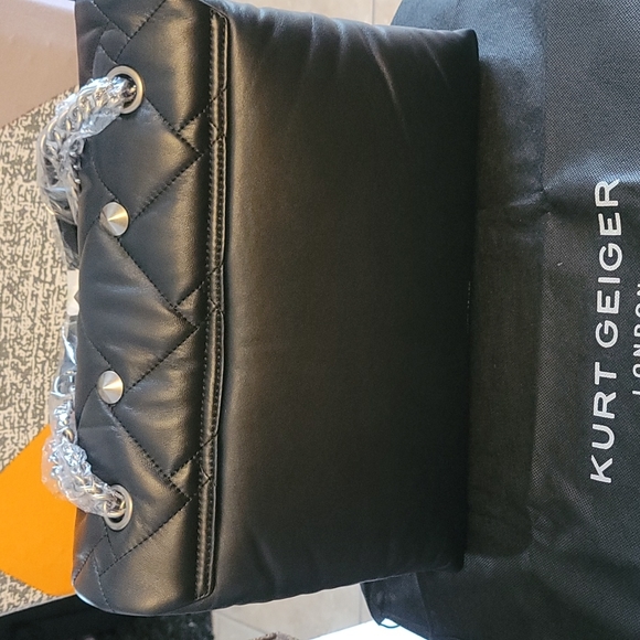 KURT GEIGER Kensington XXL Black Leather Crossbody Bag - Picture 6 of 16